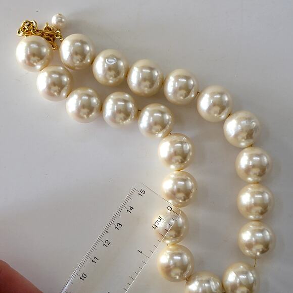 Elegant Large Faux Pearl Necklace with Gold Tone Clasp Classic Vintage Jewelry - Picture 6 of 10